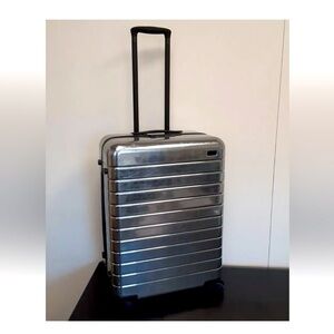 “SOLD 💰” Away, LIMITED Edition, Mirror Color, Medium, Polycarbonate Suitcase